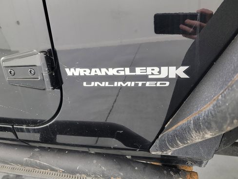 Used 2018 Jeep Wrangler Unlimited Rubicon w/ Connectivity Group image 10