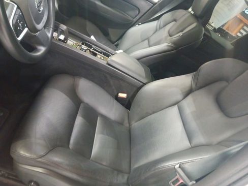 Used 2022 Volvo XC60 B5 Momentum AWD/4WD image 6