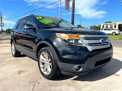 Used 2015 Ford Explorer XLT w/ Equipment Group 202B image 3