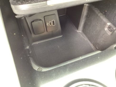 Used 2025 Ford Explorer Active w/ Active Comfort Package AWD/4WD image 34