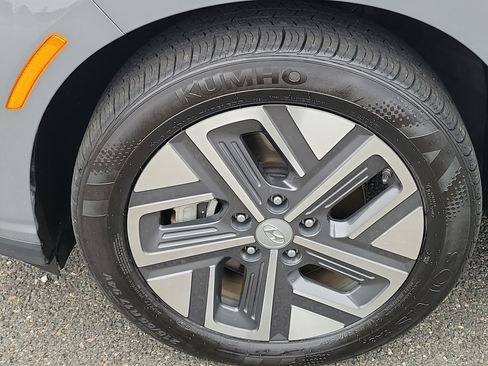 Used 2023 Hyundai Kona SE FWD image 7