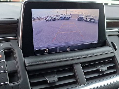 Used 2021 Chevrolet Suburban Z71 image 19