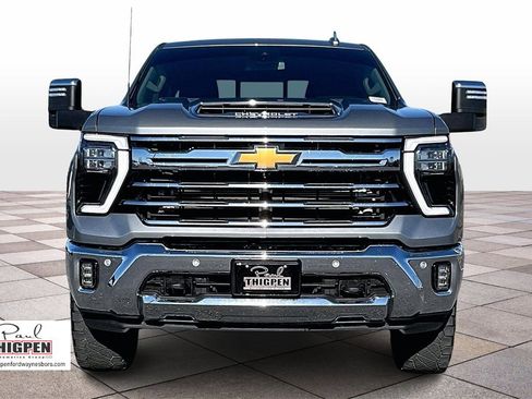 Used 2024 Chevrolet Silverado 2500 LTZ w/ LTZ Convenience Package image 3