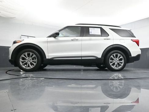 Used 2023 Ford Explorer XLT w/ Equipment Group 202A AWD/4WD image 31
