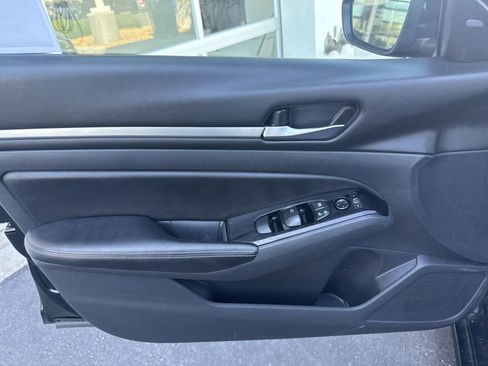 Used 2023 Nissan Altima 2.5 SV image 14