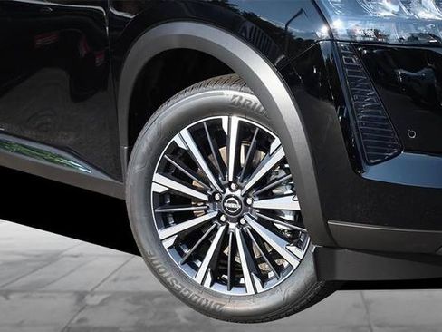 New 2026 Nissan Pathfinder Platinum AWD/4WD image 3