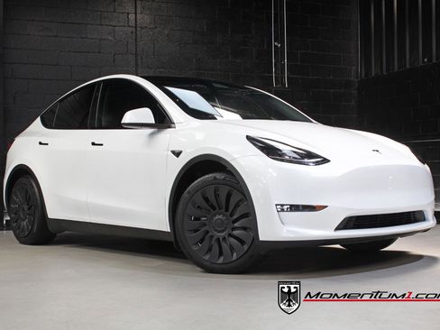 Used 2023 Tesla Model Y Long Range AWD/4WD image 1