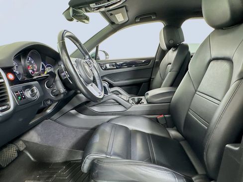 Used 2020 Porsche Cayenne AWD/4WD image 9