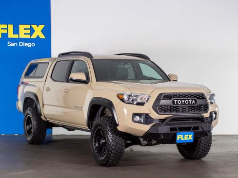 Used 2017 Toyota Tacoma TRD Off-Road w/ Premium & Technology Package AWD/4WD image 3