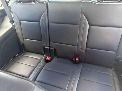 Used 2024 GMC Yukon SLT AWD/4WD image 38