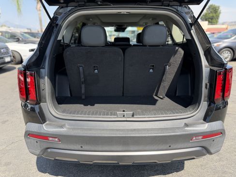 Certified 2022 Kia Sorento S w/ Panoramic Sunroof Package AWD/4WD image 8