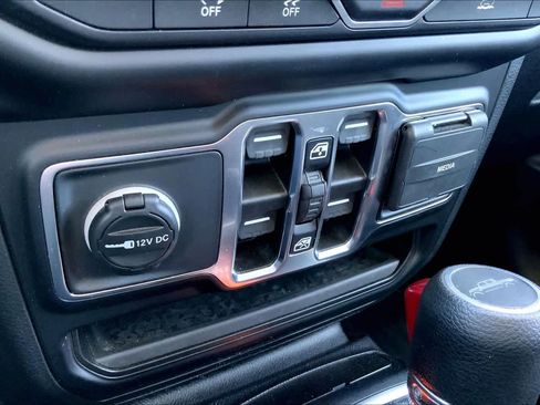 Used 2021 Jeep Gladiator Sport image 35