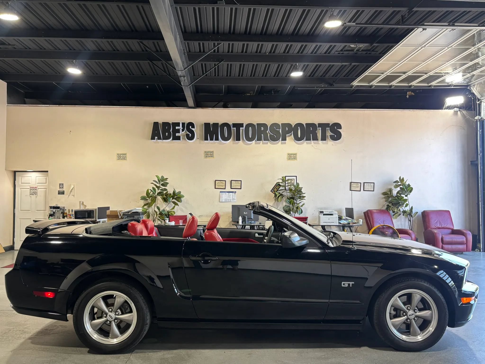 Used 2005 Ford Mustang GT Premium RWD image 9