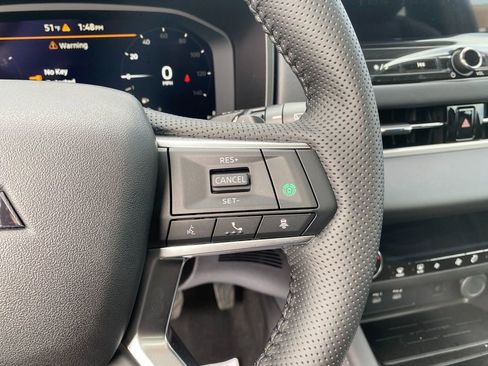 New 2025 Mitsubishi Outlander SE image 17