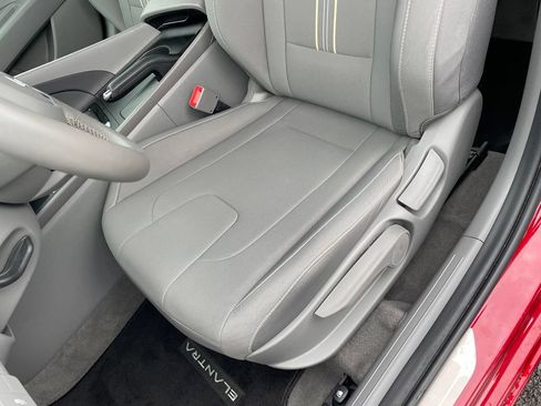 Used 2025 Hyundai Elantra Sport FWD image 22