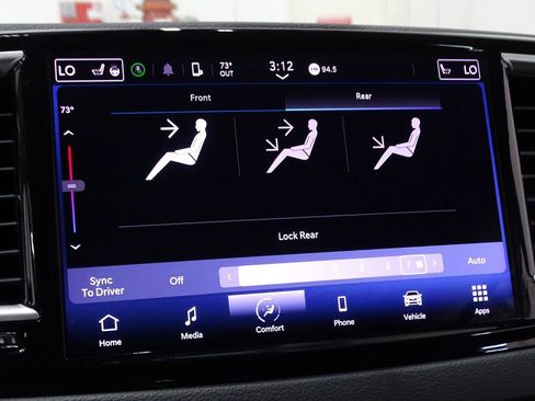 Used 2024 Chrysler Pacifica Touring-L image 29