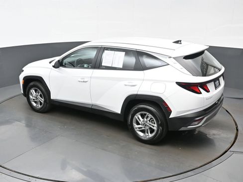 Used 2025 Hyundai Tucson SE AWD/4WD image 37