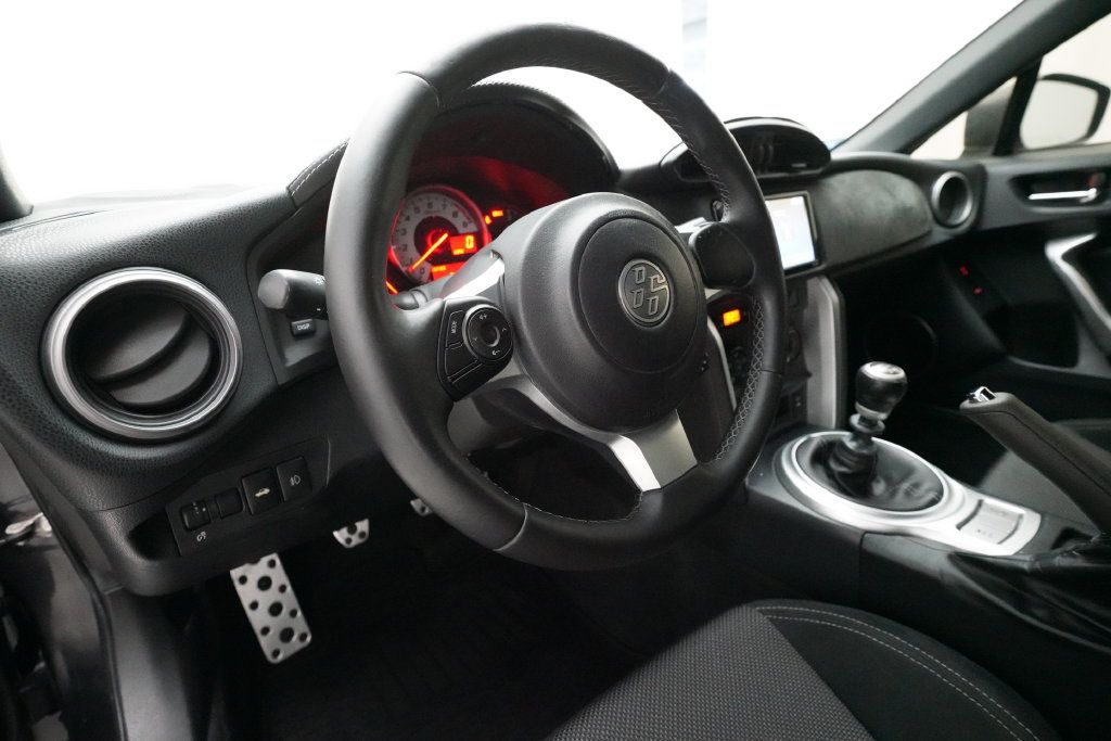 Used 2017 Toyota 86 RWD image 8