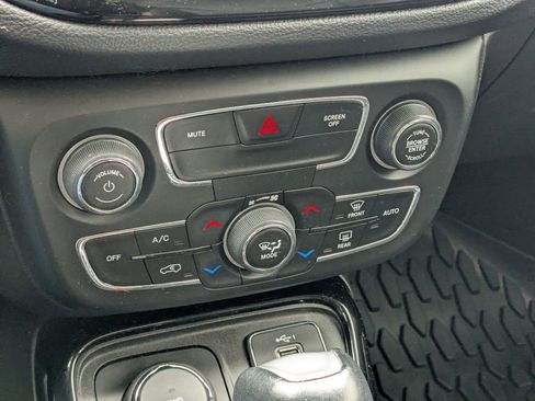 Used 2020 Jeep Compass Limited image 25