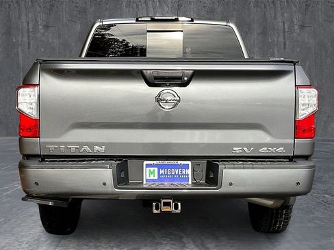 Used 2020 Nissan Titan SV w/ SV Convenience Package image 5