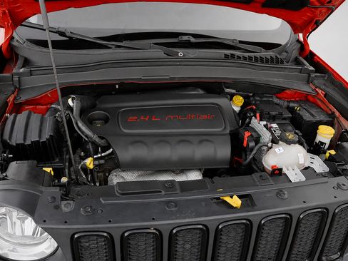 Used 2017 Jeep Renegade Altitude FWD image 40