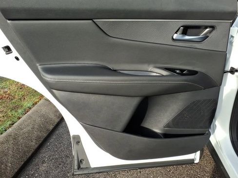 New 2026 Nissan Murano SV image 9