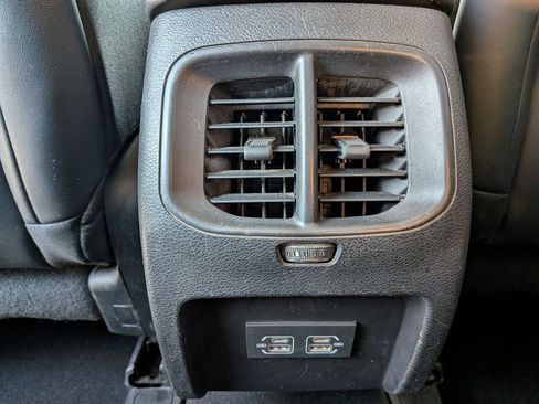 Used 2021 Jeep Cherokee Latitude Plus image 12