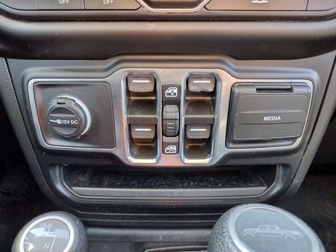 Used 2021 Jeep Gladiator Sport image 29