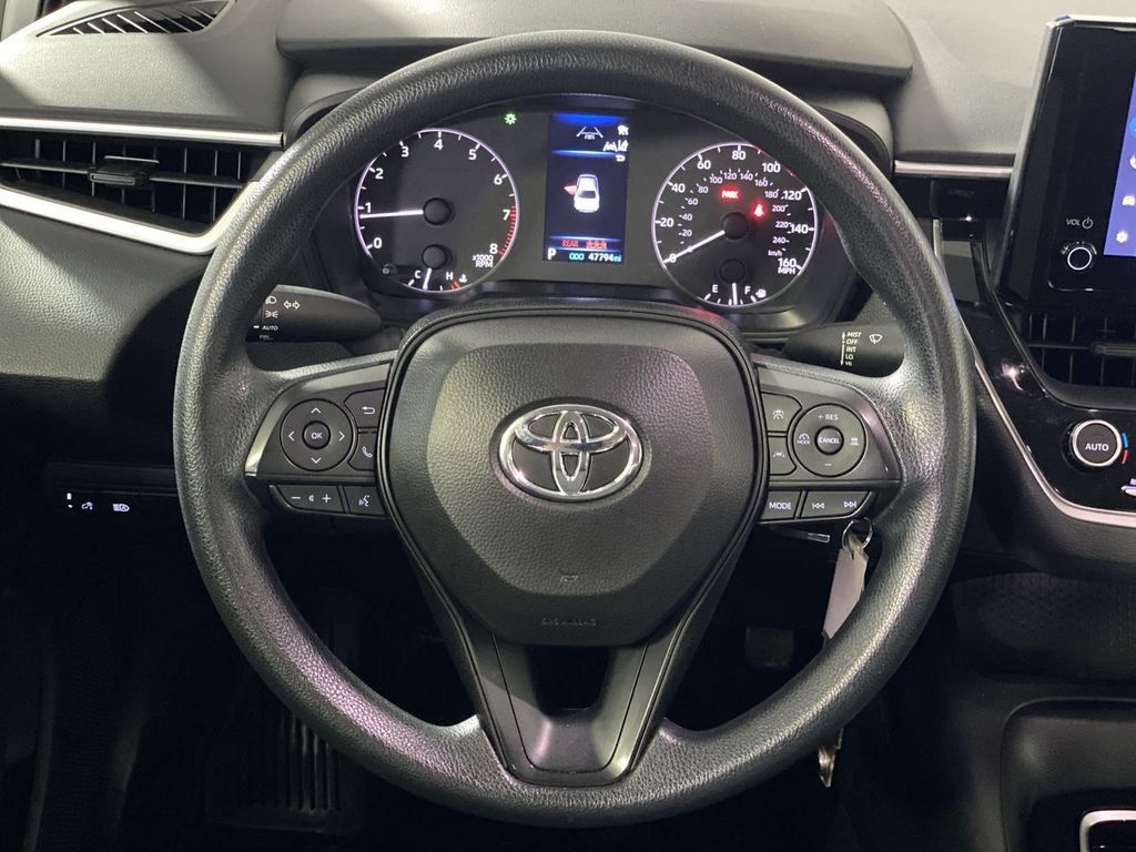 Used 2025 Toyota Corolla LE FWD image 16