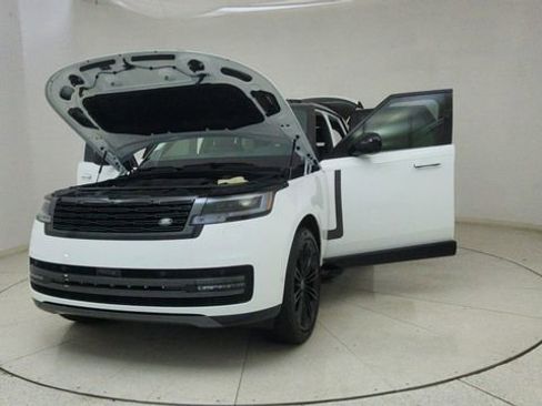 Used 2025 Land Rover Range Rover SE image 72