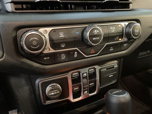 Used 2025 Jeep Gladiator Sport AWD/4WD image 25