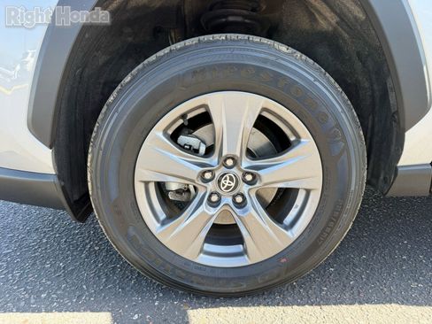 Used 2024 Toyota RAV4 XLE FWD image 11