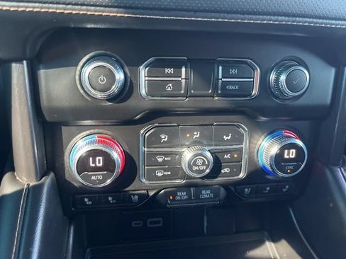 Used 2024 GMC Yukon AT4 w/ Technology Package AWD/4WD image 15