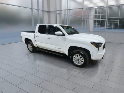 Used 2026 Toyota Tacoma SR5 AWD/4WD image 2