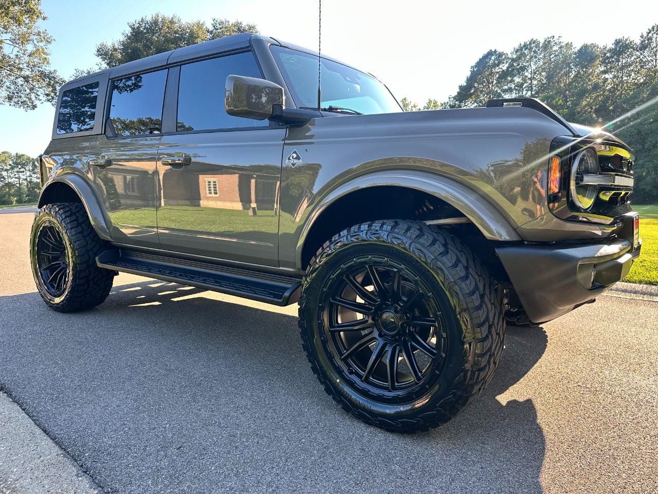 Used 2025 Ford Bronco Outer Banks AWD/4WD image 3