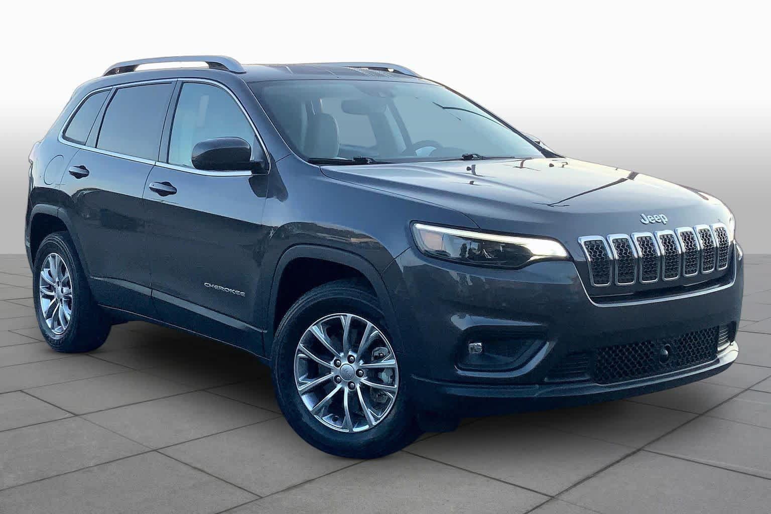 Used 2021 Jeep Cherokee Latitude Lux w/ Comfort/Convenience Group AWD/4WD image 3