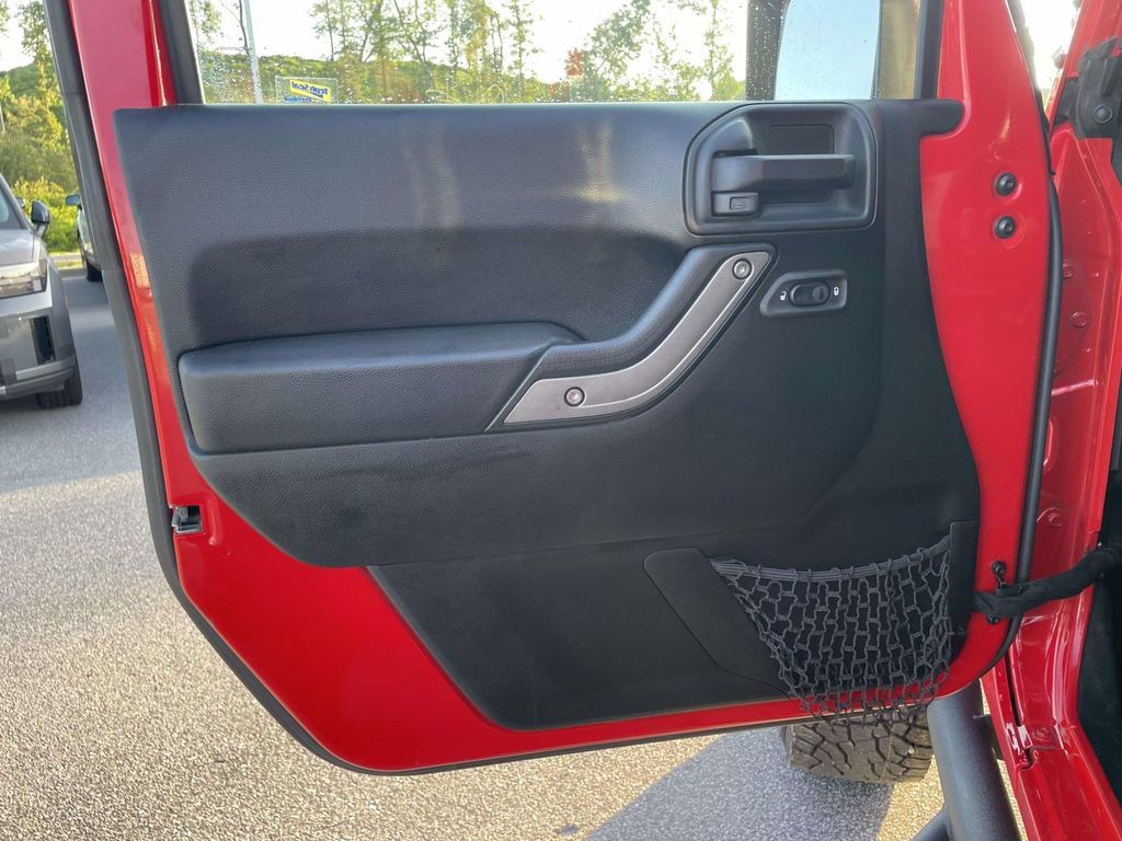 Used 2018 Jeep Wrangler Unlimited Sport S AWD/4WD image 5