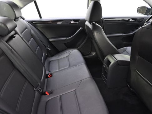 Used 2017 Volkswagen Jetta SEL FWD image 18