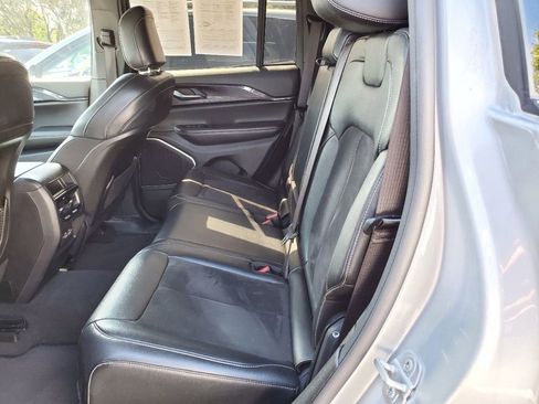 Used 2022 Jeep Grand Cherokee Altitude image 11