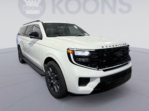 New 2026 Ford Expedition Max Platinum w/ Stealth Appearance Package image 10