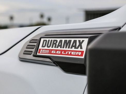 Used 2025 GMC Sierra 2500 AT4 image 6