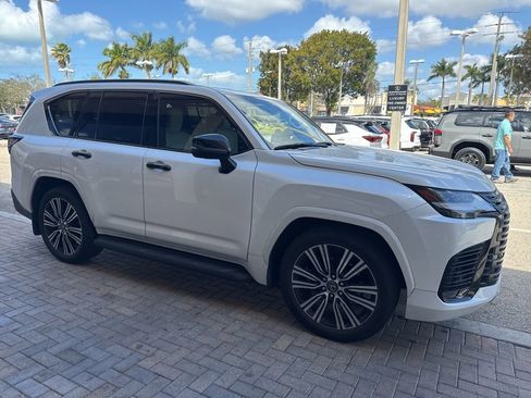 Used 2022 Lexus LX 600 4WD w/ Appearance Package image 3