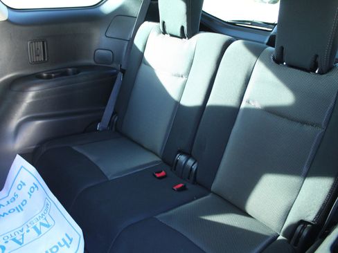 Used 2018 Nissan Pathfinder S image 23