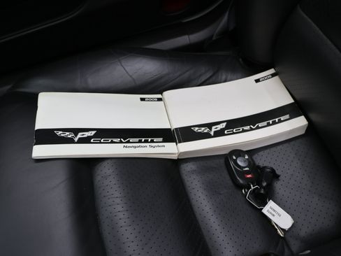 Used 2005 Chevrolet Corvette Convertible w/ Preferred Equipment Group RWD image 41