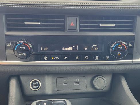 Used 2023 Nissan Rogue SV AWD/4WD image 22