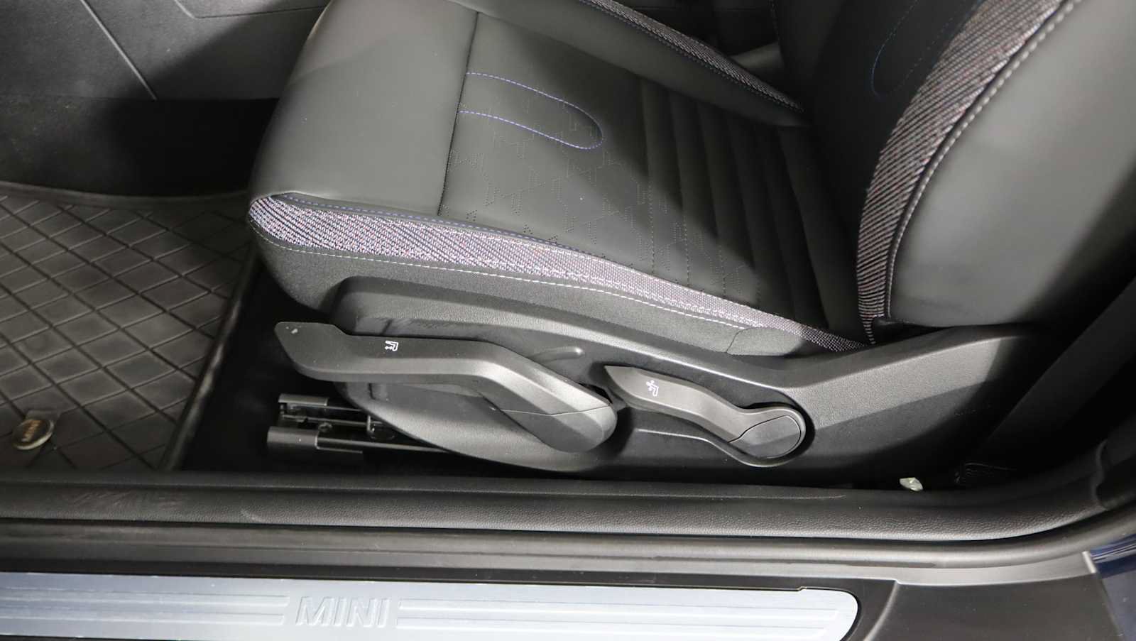 Used 2025 MINI Cooper S FWD image 16