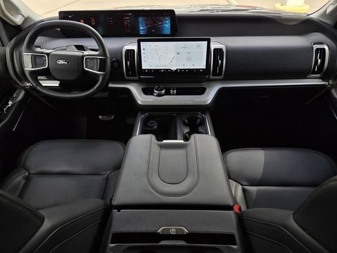 Used 2025 Ford Expedition Active RWD image 6