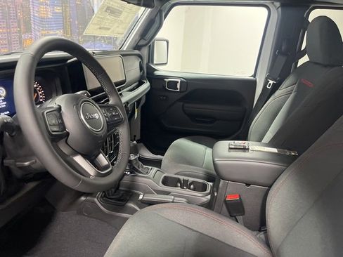 New 2025 Jeep Gladiator Rubicon w/ Convenience Group image 10