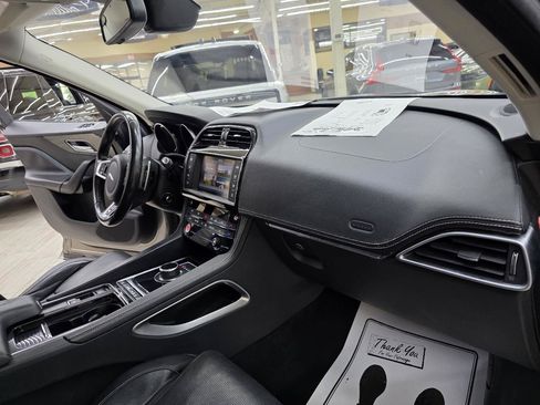 Used 2018 Jaguar F-PACE R-Sport AWD/4WD image 23
