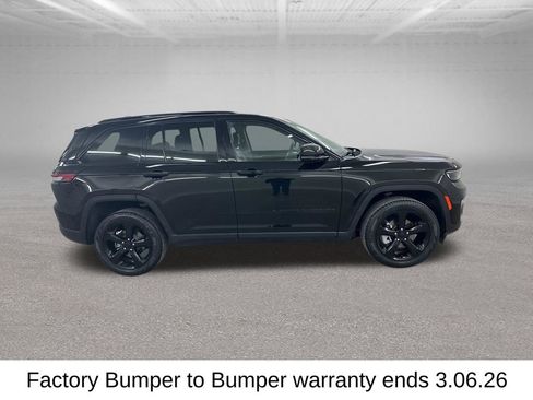 Used 2023 Jeep Grand Cherokee Limited w/ Black Appearance Package image 14